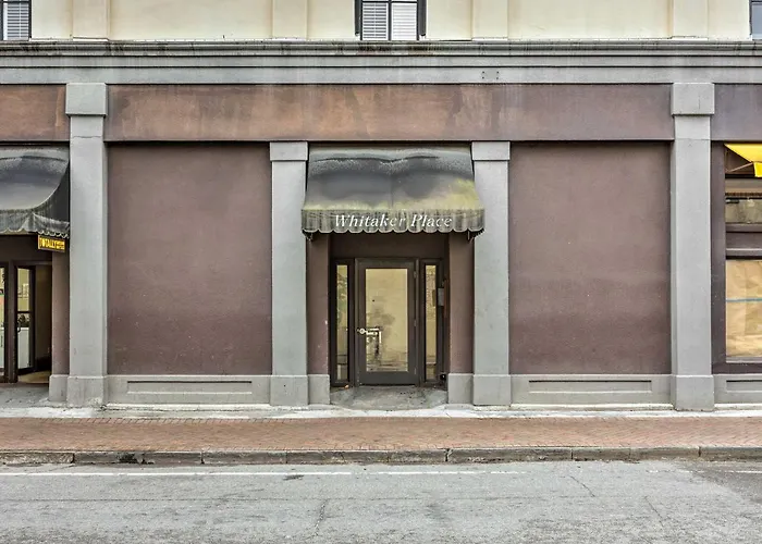 Bright Savannah Loft In Historic District!