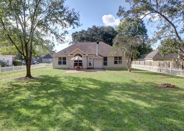 Pet friendly Pooler Travelers Retreat VI - Entire House - Villa Savannah