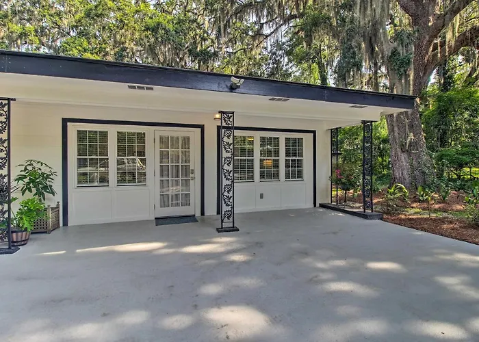 Haustierfreundliches Elegant Savannah Hideaway W/ Private Garden
