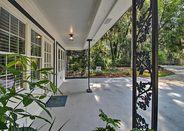 Haustierfreundliches Elegant Savannah Hideaway W/ Private Garden