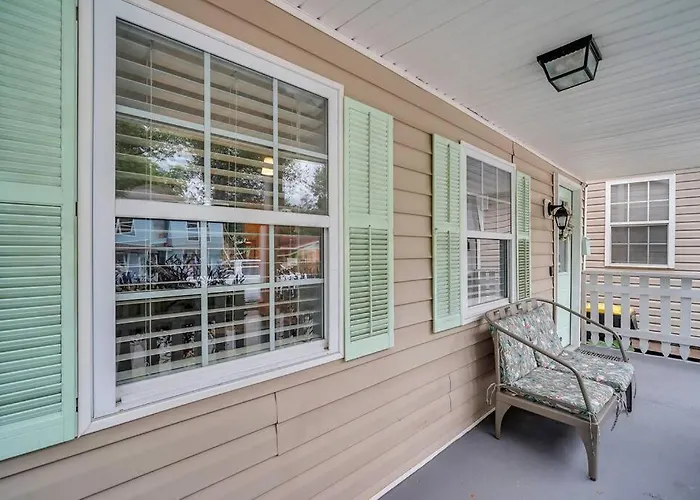 Pet friendly New Cheerful Renovated Home - 5 Min To Downtown! Savannah