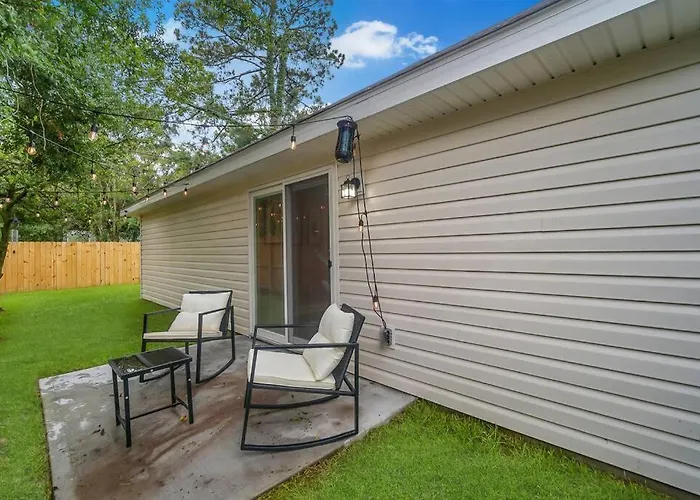 Beautiful New Construction Only 4 Min To Downtown!