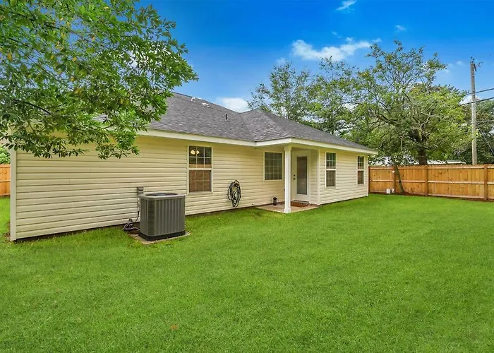 Beautiful New Construction Only 4 Min To Downtown!