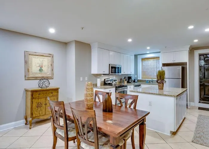 4 Bedroom Beauty Steps From The River