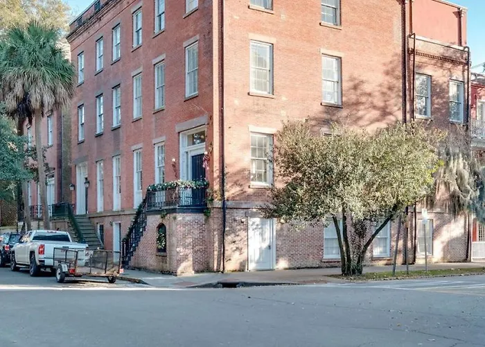 4 Bedroom Beauty Steps From The River