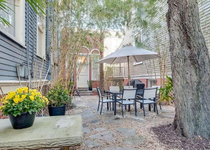 Elegant 2 Bed Directly On Forsyth Park