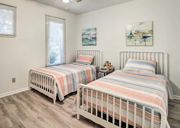 Savannah Townhome With Deck - 15 Mi To Beach!