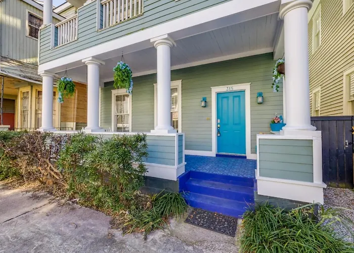 Historic Downtown Patio Retreat Villa Savannah