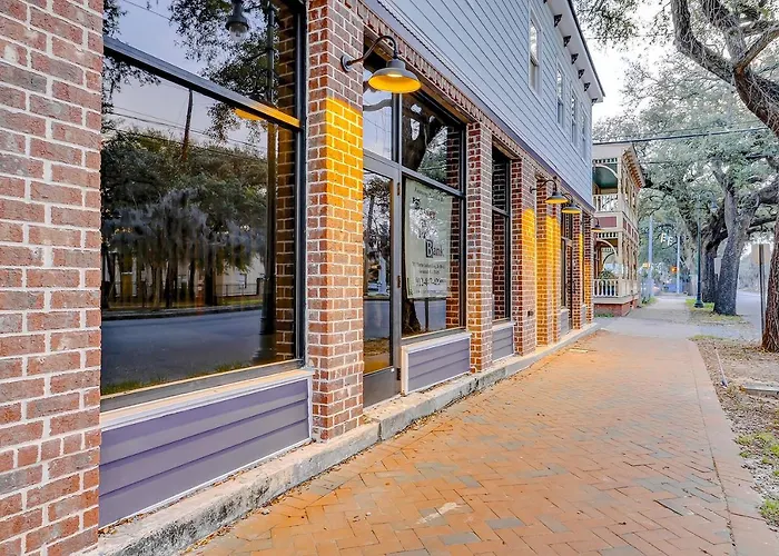 Pet friendly Savannah Serenade - Suite D
