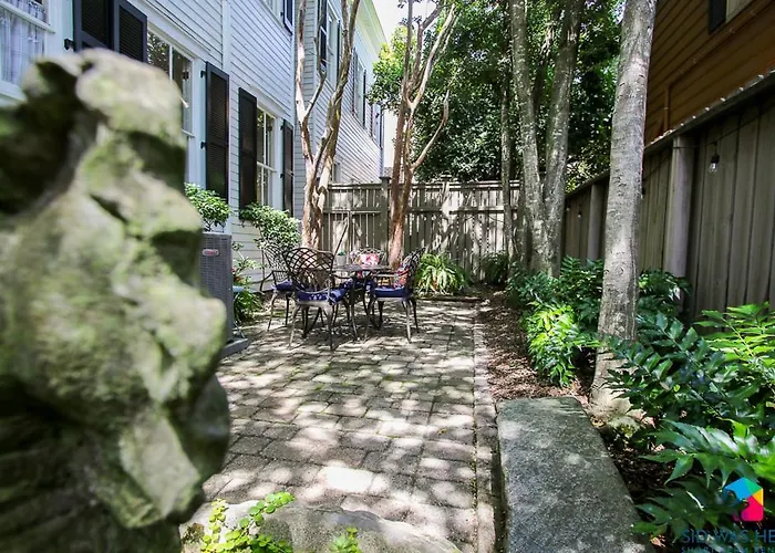Irish Bar Your 2Br Stay In Historic Savannah