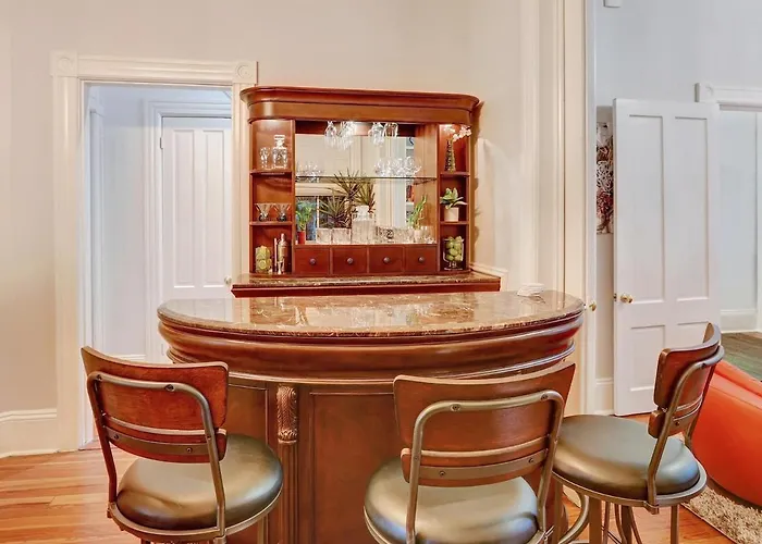 The Lyons House - Luxe Historical Home - Parking Included Savannah