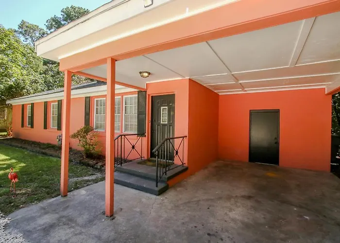 Pink Wing Pet-Friendly Cottage Near Hospitals, Ssu Savannah