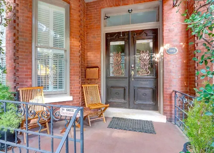 The Lyons House - Luxe Historical Home - Parking Included Savannah