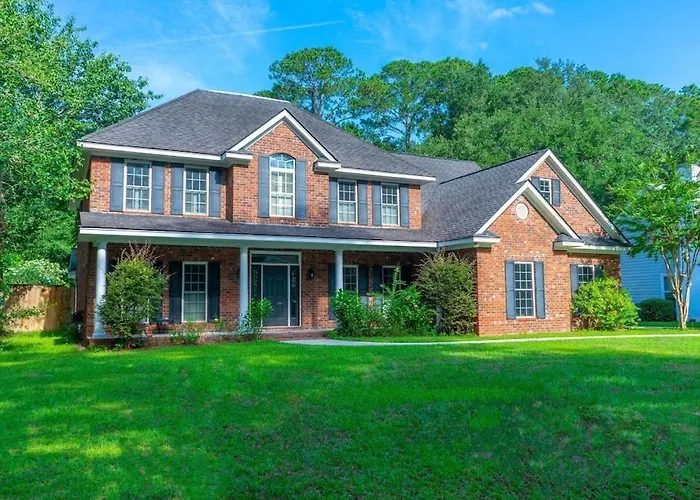 Pet friendly Immaculate Savannah Home Away From Home For Entire Family And Friends