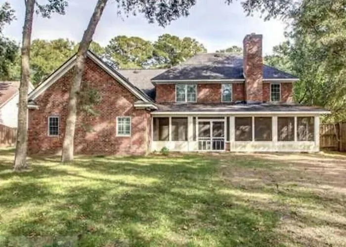 Pet friendly Immaculate Savannah Home Away From Home For Entire Family And Friends