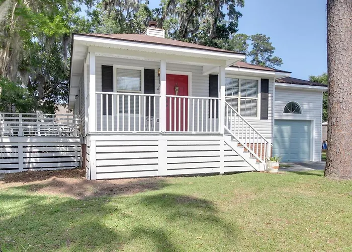 Proximity Place, Cozy Savannah Home With Deck!