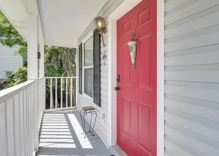 Proximity Place, Cozy Savannah Home With Deck!