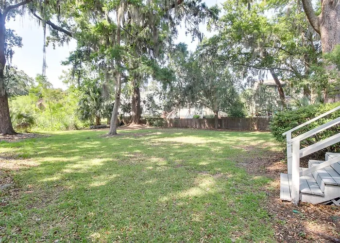 Proximity Place, Cozy Savannah Home With Deck!