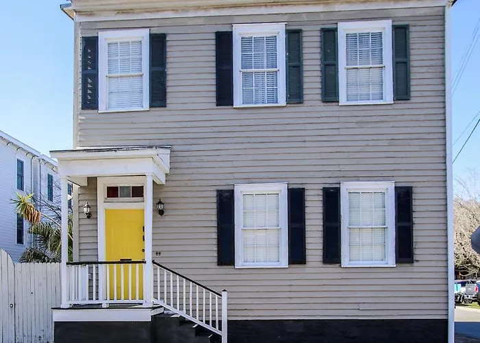 Artists House-2 Apartments Off Street Parking Savannah