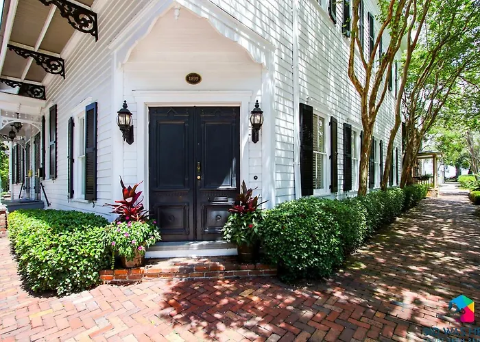 Irish Bar Your 2Br Stay In Historic Savannah