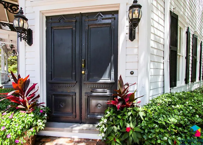 Irish Bar Your 2Br Stay In Historic Savannah