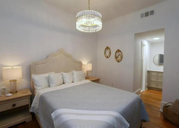 Queen Anne'S Condo