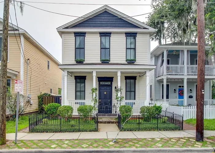 Cozy Savannah Vacation Rental With Fenced Courtyard!