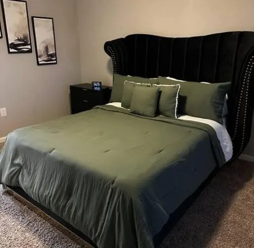Extravagant 2 Br/2 Ba Apartment Savannah