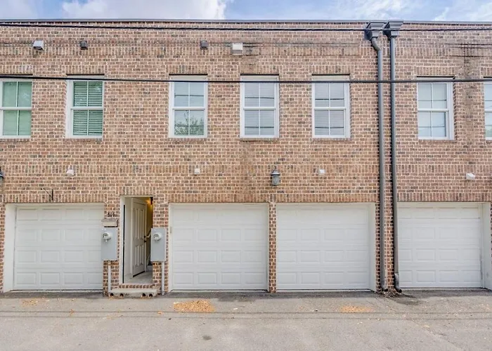Rose Estate - 3 Private Units, Courtyard, Garage Savannah