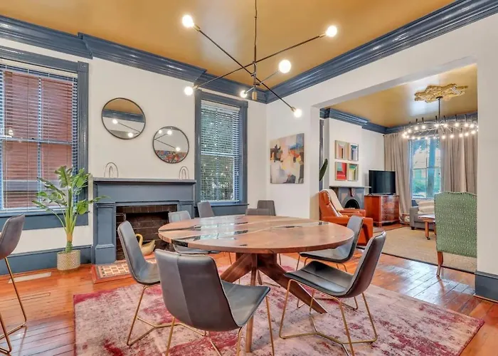 The Palm House-Downtown Private Patio Luxury Home