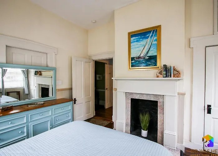 Artists House-2 Apartments Off Street Parking Savannah