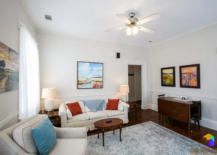 Artists House-2 Apartments Off Street Parking Savannah