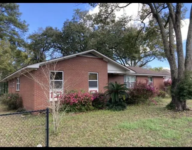 Heyward Long Term Hosts Villa Savannah