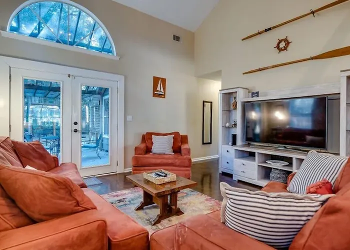 The Cozy Coastal Cottage Beach & Downtown Fun