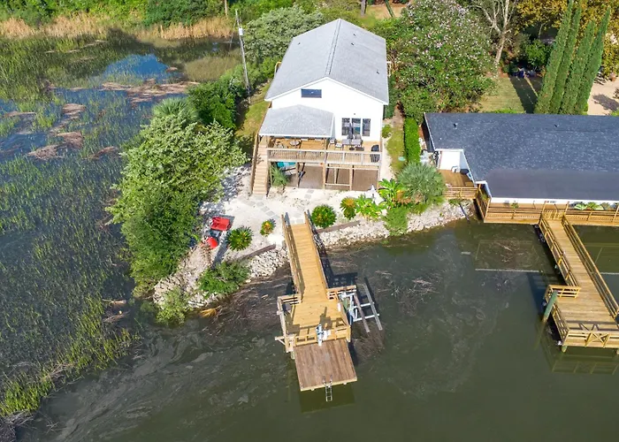 Riverfront Savannah Retreat With Private Dock!