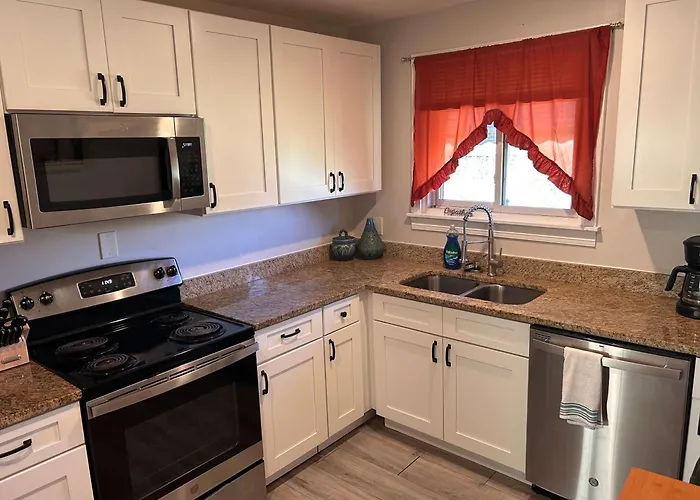 Garden City Delight-Less Than 5 Miles From Downtown!