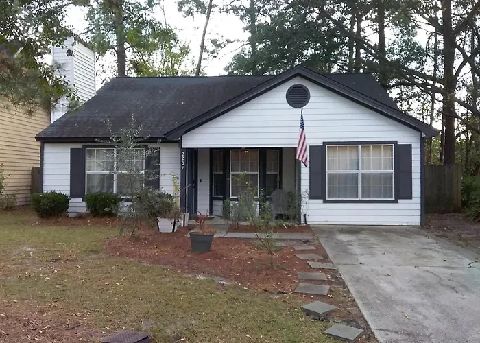 Pet friendly Wistful On Washington-Moon River District Savannah