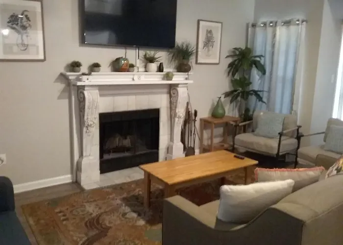 Pet friendly Wistful On Washington-Moon River District Savannah