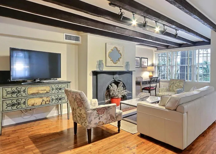 Villa Orleans Square Savannah
