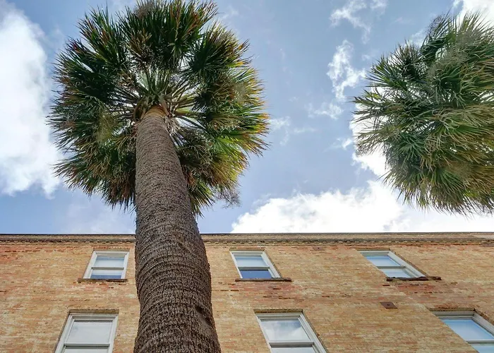 Broughton Hideaway Apartment Savannah
