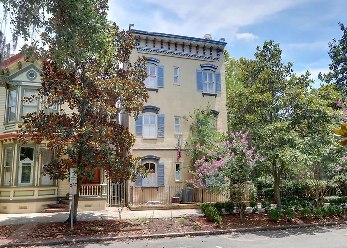 Pet friendly Liberty Street Retreat Villa Savannah
