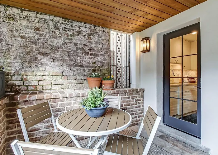 Pet friendly Serenity On Jones Savannah