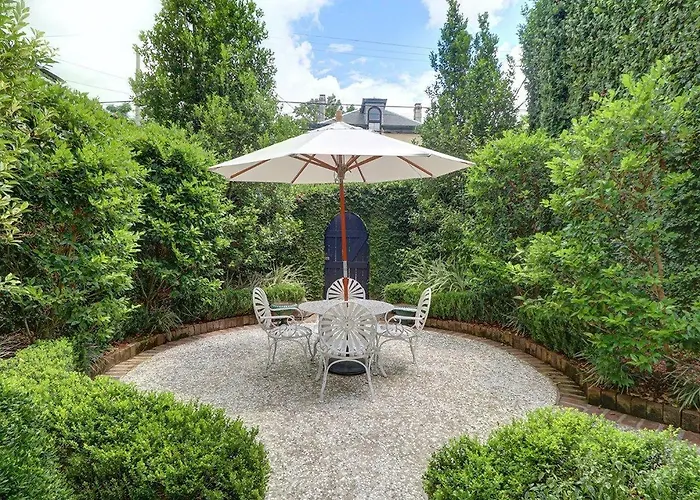 Jones Street Retreat
