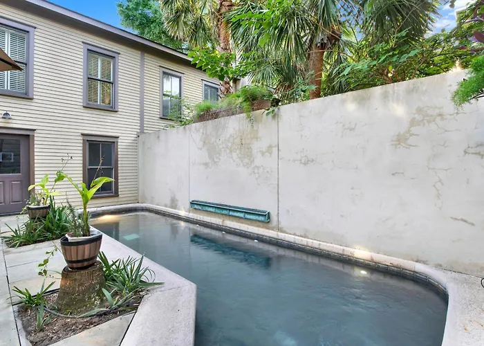 Southern Elegance Carriage House Savannah