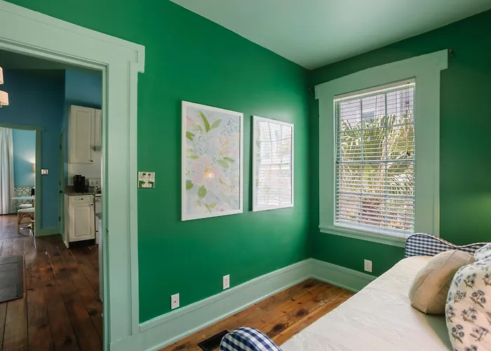 Charming Savannah Duplex Courtyard Parking
