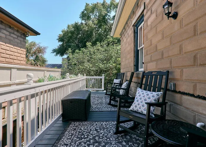Downtown Savannah Oasis