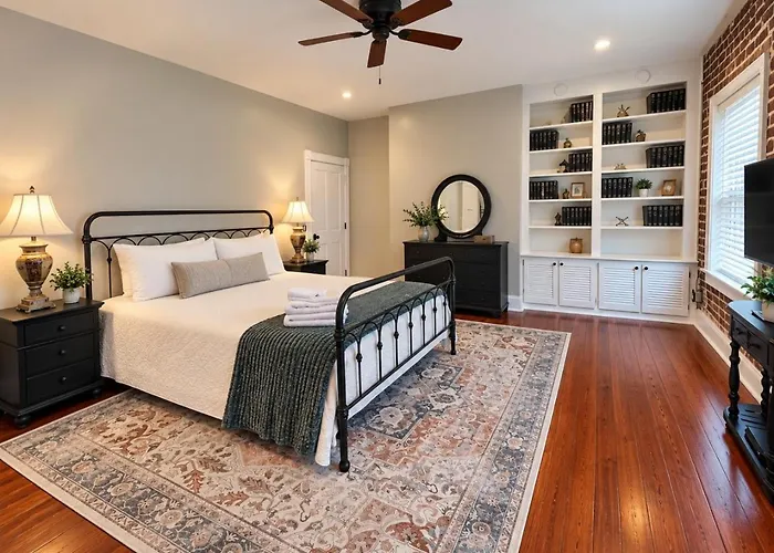 Newly Renovated 4 Bed 3 Bath And 2 Parking Spots