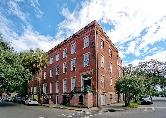 201 York #2 - Newly Renovated Parkside Apt!