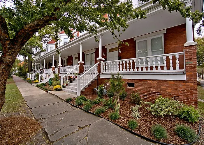 Ferienwohnung 420Waldburg A - Modern Apt With Southern Charm Blocks From Forsyth Savannah
