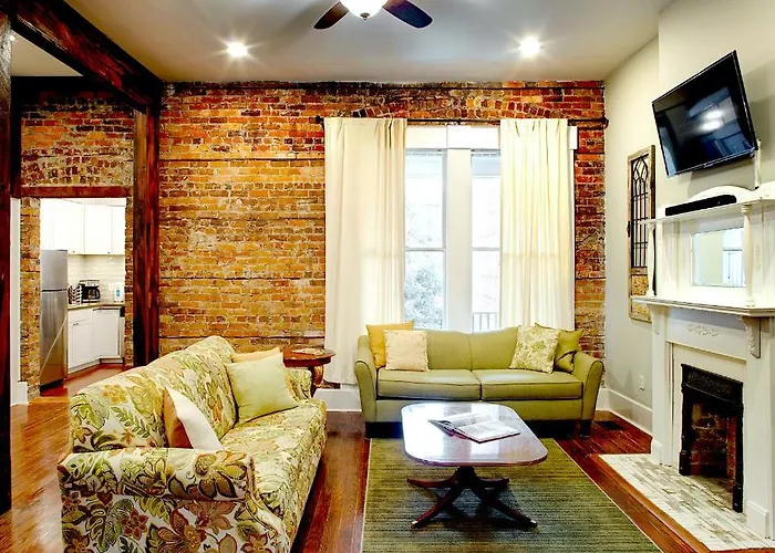 Newly Renovated Historic Savannah Townhome!